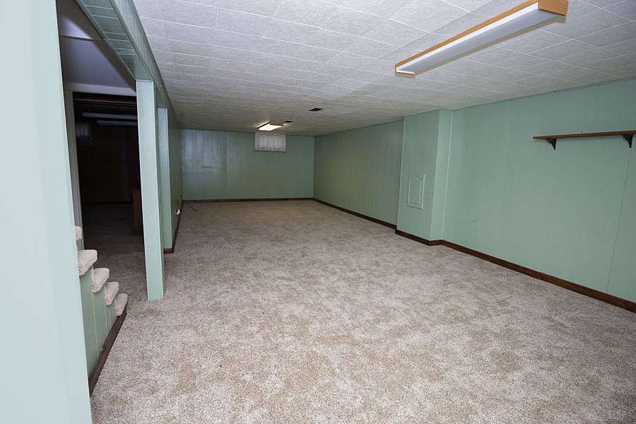1313 Rutledge Road Bloomington, IL 61704 - Photo 16 of 29 an empty room with windows