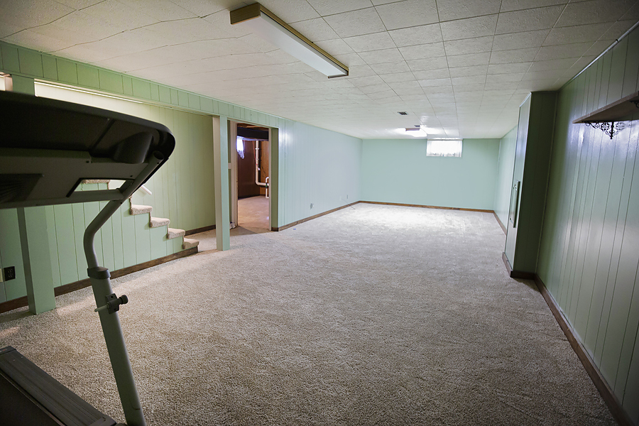 1313 Rutledge Road Bloomington, IL 61704 - Photo 17 of 29 a view of a hallway with windows