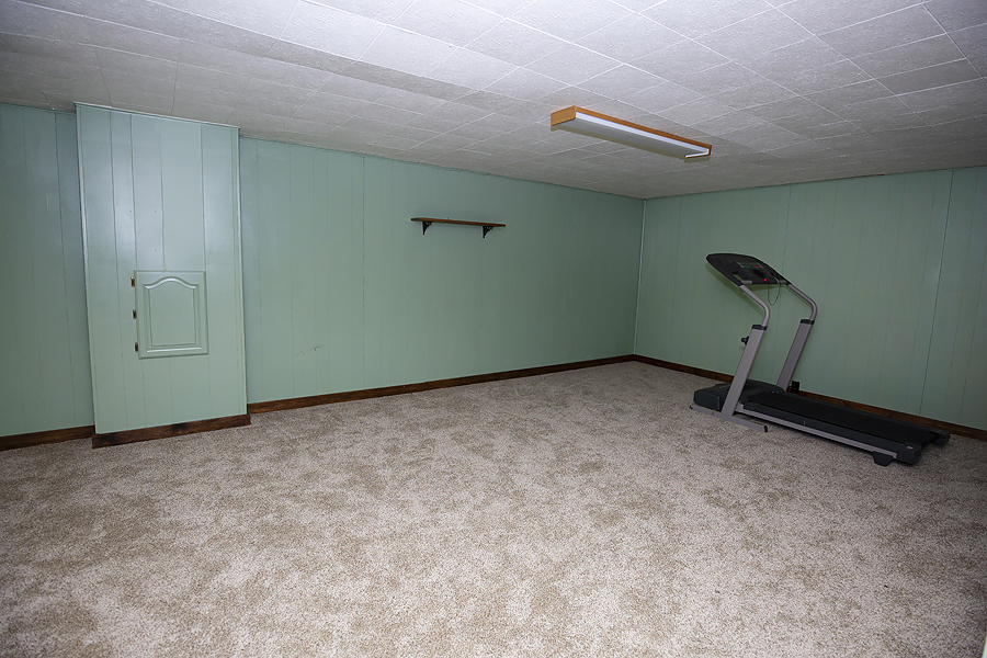 1313 Rutledge Road Bloomington, IL 61704 - Photo 18 of 29 an empty room with windows