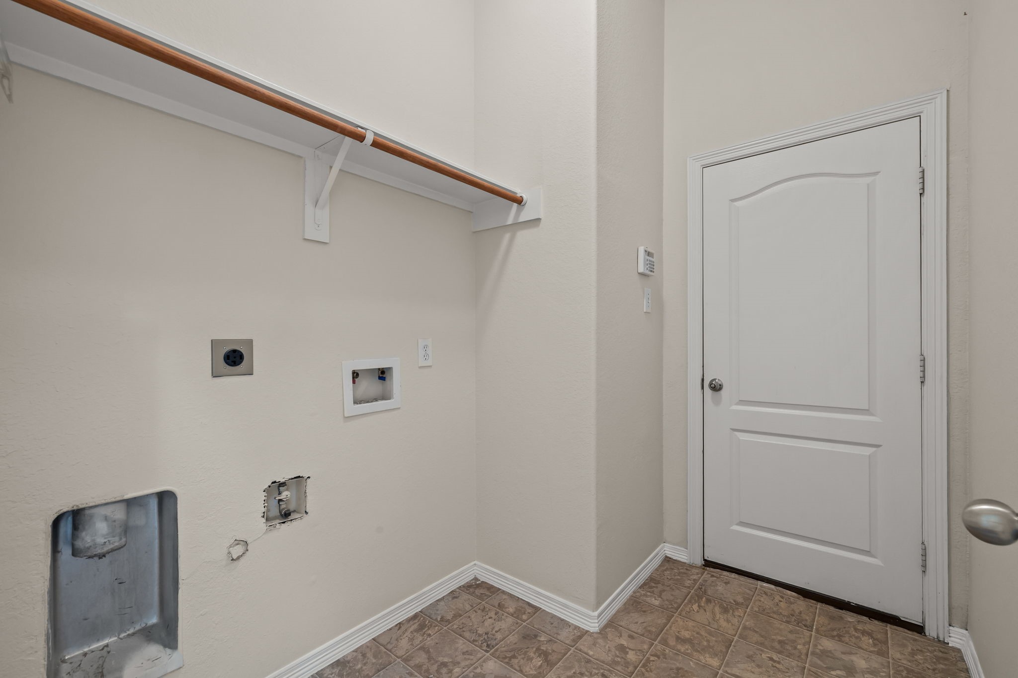 445 Decoster Boulevard Alvin, TX 77511 - Photo 23 of 32 Utility room just off the garage