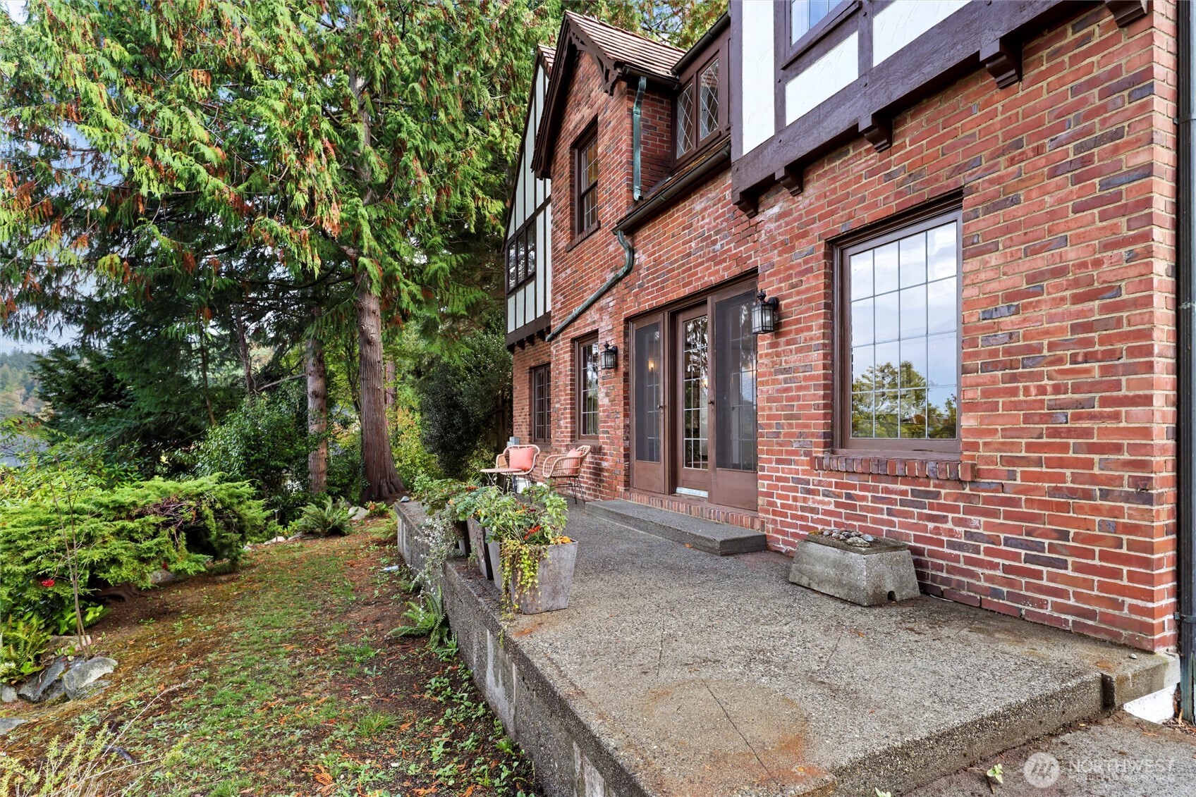 16349 Maplewild Avenue Southwest Burien, WA 98166 - Photo 3 of 40