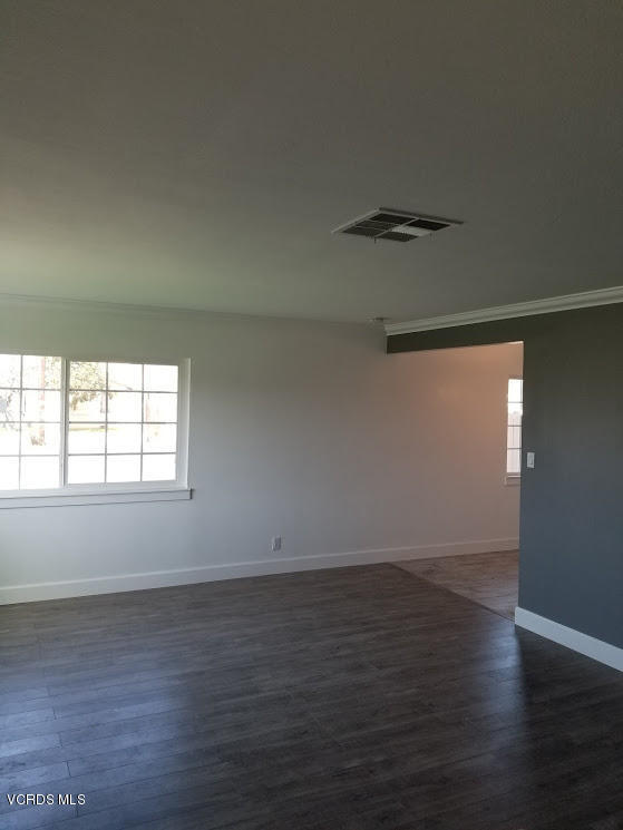 321 West Bard Road Oxnard, CA 93033 - Photo 4 of 9 Living Room
