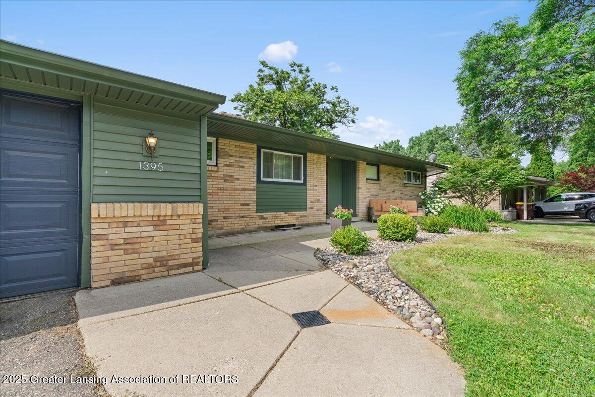 1395 Biscayne Way Haslett, MI 48840 - Photo 5 of 43 12-Media Jett - 12