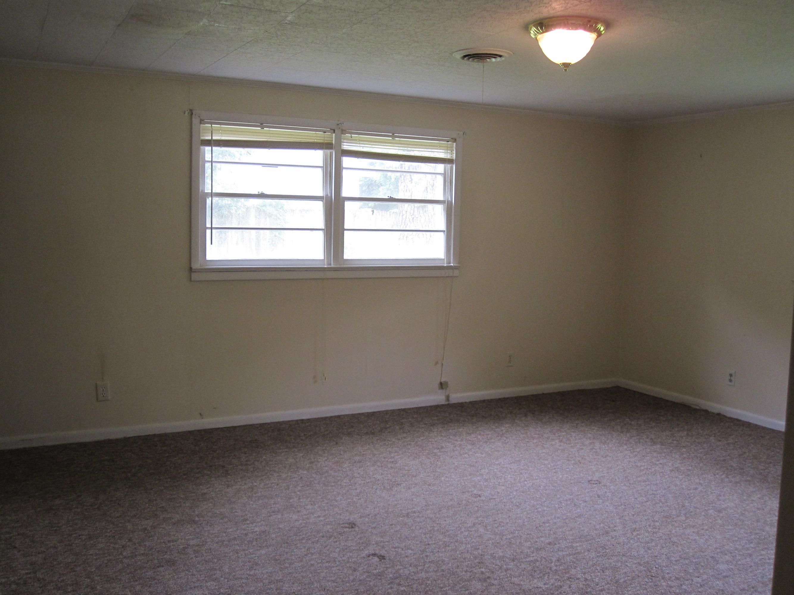 5260 Old River Road Baker, FL 32531 - Photo 10 of 30 an empty room with a window