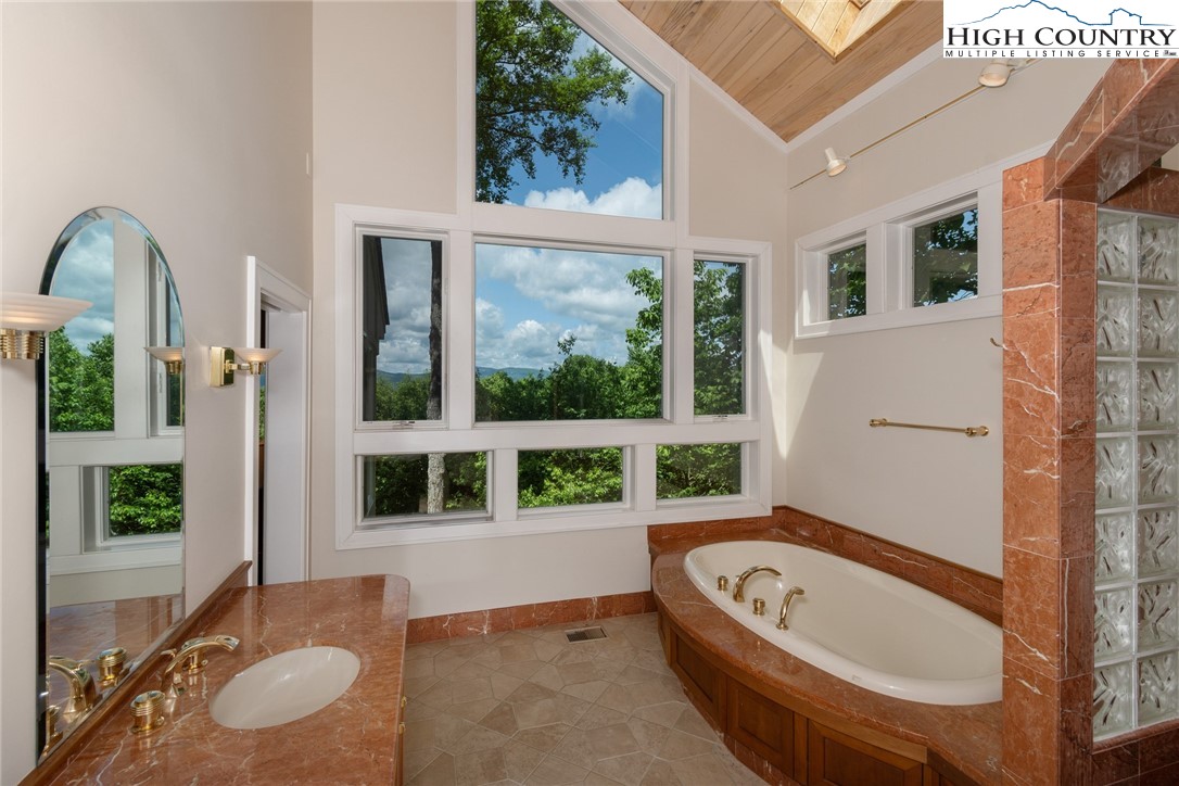 240 Newbiggin Boone, NC 28607 - Photo 20 of 46 Gallery Image 20