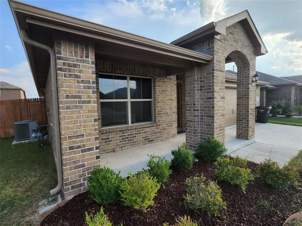 $2,100 | 6333 Porthole Lane, Fort Worth, TX 76179