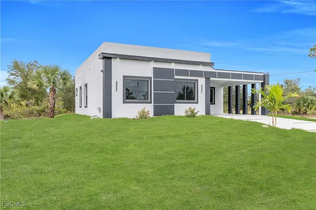 $310,000 | 907 East 9th Street, Lehigh Acres, FL 33972