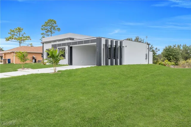 $310,000 | 907 East 9th Street, Lehigh Acres, FL 33972