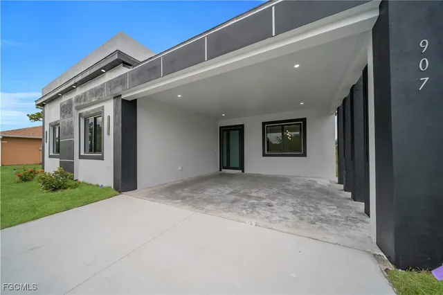 $310,000 | 907 East 9th Street, Lehigh Acres, FL 33972