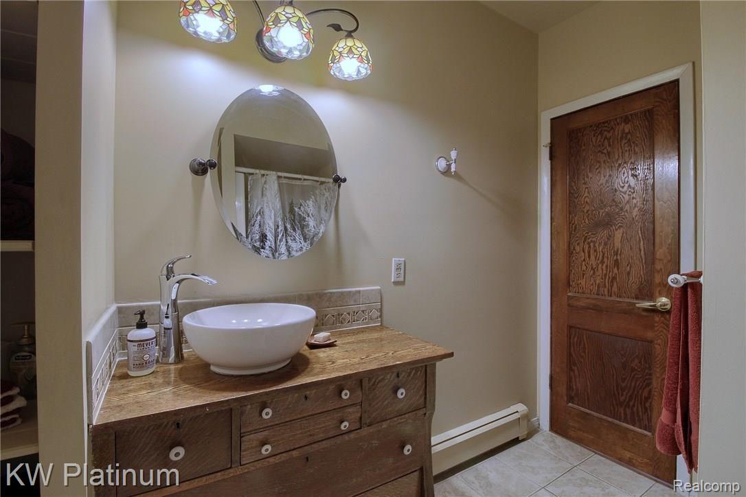 53565 County Line Road New Baltimore, MI 48047 - Photo 16 of 35 Bathroom.jpg