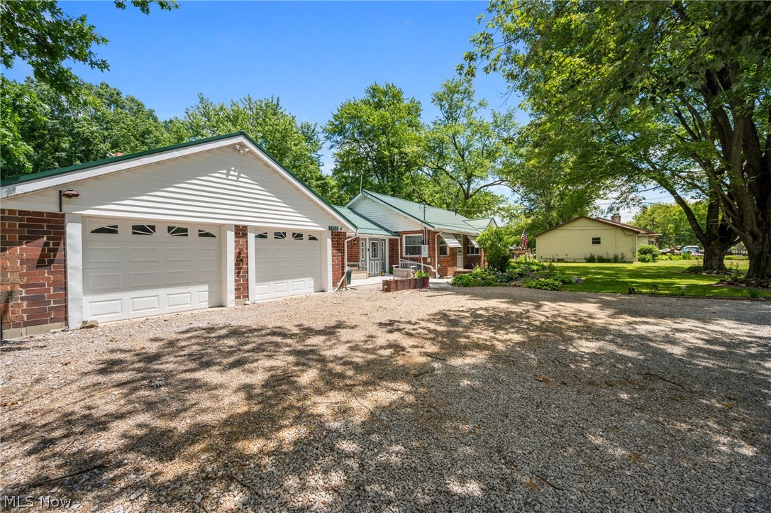 5950 Parkman Road Northwest Warren, OH 44481 - Photo 4 of 35