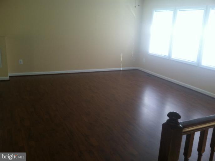 1607 Horner Road Woodbridge, VA 22191 - Photo 4 of 7 Living Room2