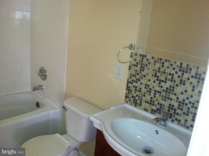 1607 Horner Road Woodbridge, VA 22191 - Photo 6 of 7 Bath1