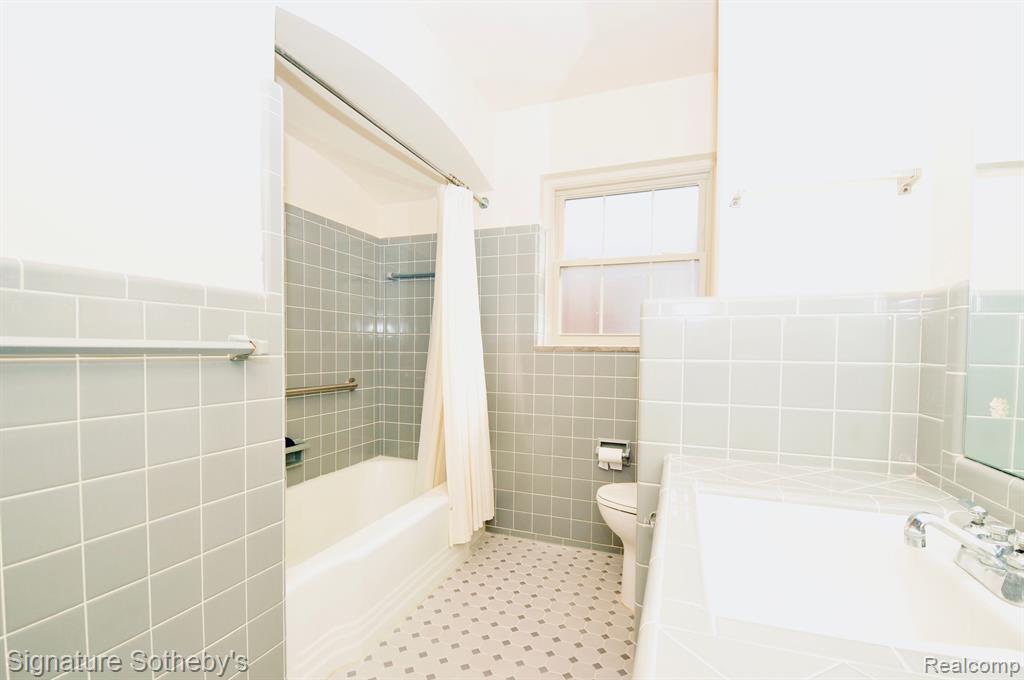 792 Trombley Road Grosse Pointe, MI 48230 - Photo 11 of 16