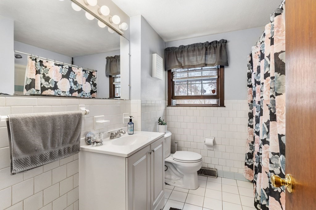 28 William Road Billerica, MA 01821 - Photo 8 of 42 Gallery Image 8