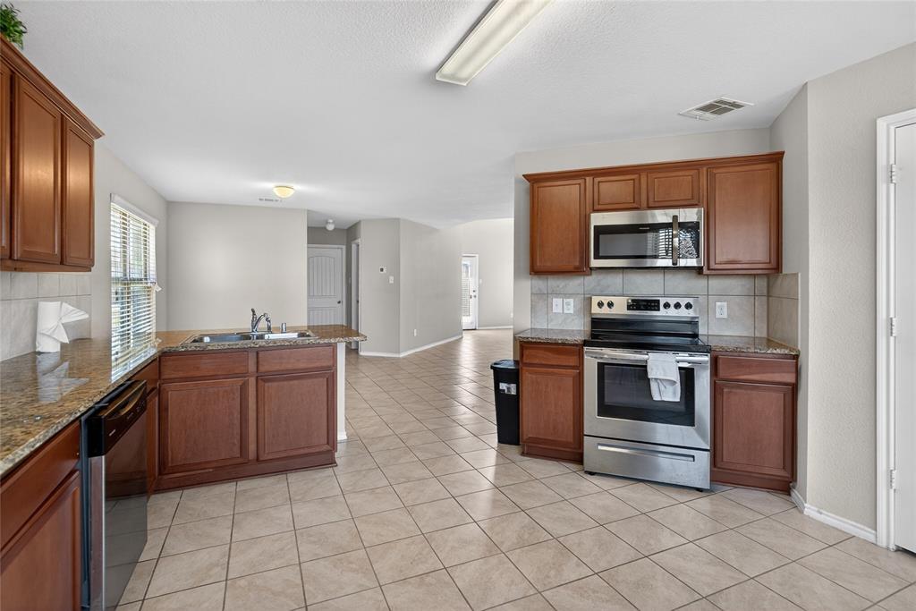 2256 Spring Hollow Drive Lancaster, TX 75134 - Photo 11 of 34