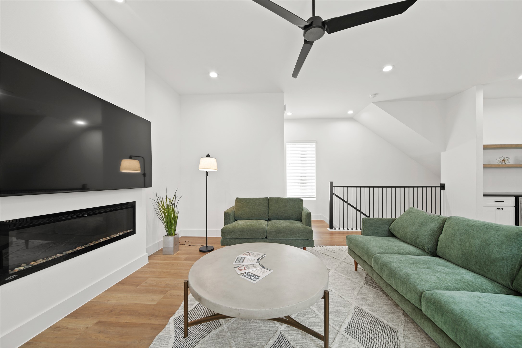 2510 Gray Street Houston, TX 77003 - Photo 12 of 15 a living room with furniture and a flat screen tv