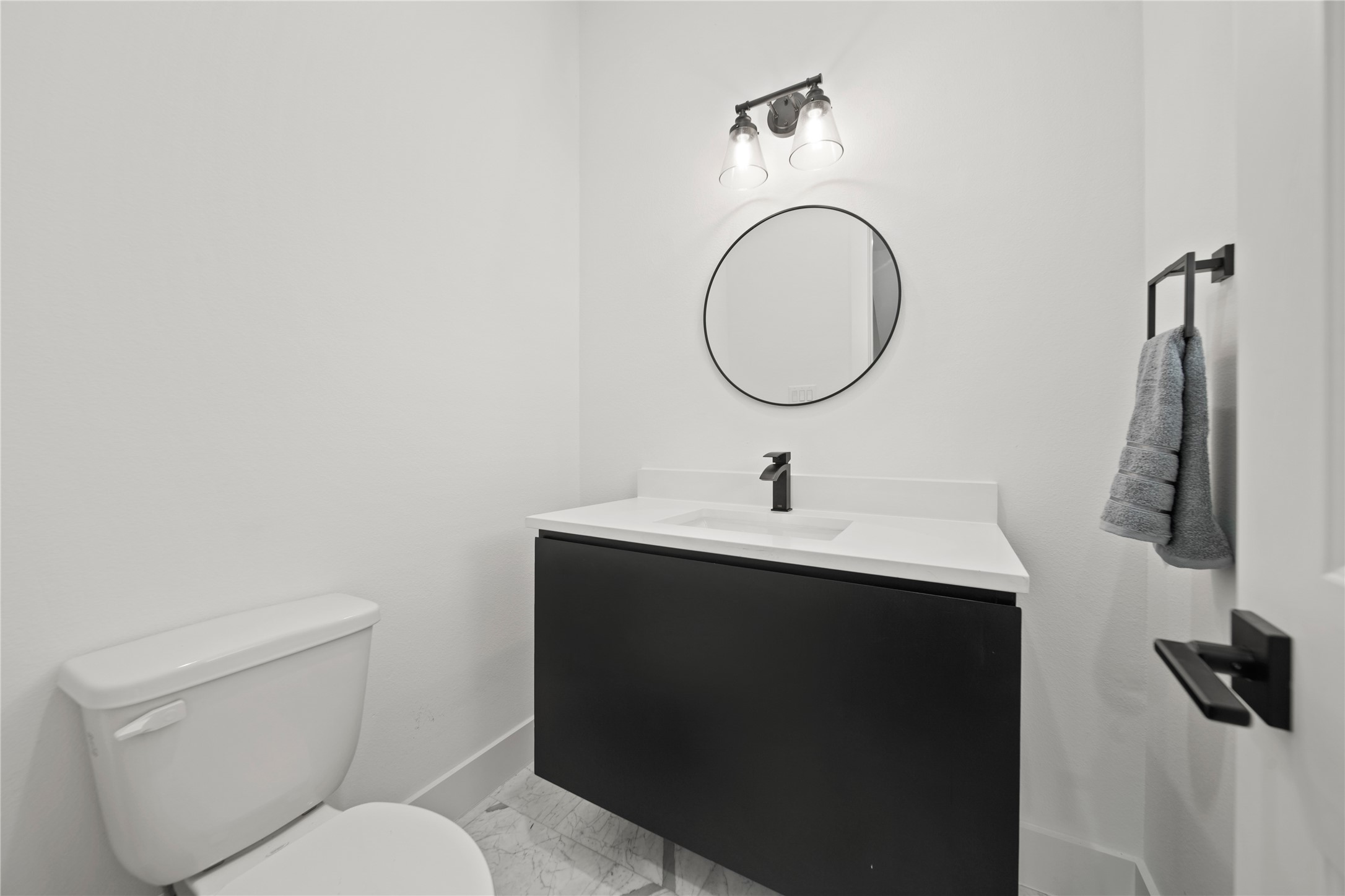 2510 Gray Street Houston, TX 77003 - Photo 5 of 15 a bathroom with a toilet sink and mirror