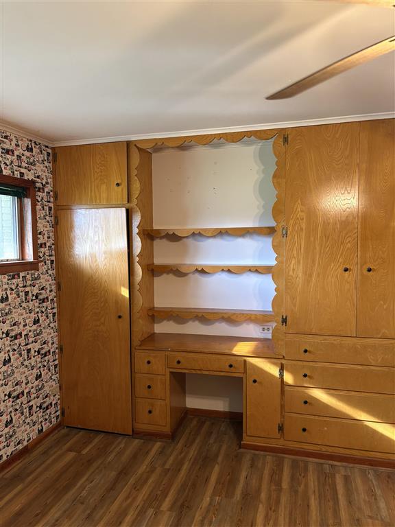 820 East South Street Welsh, LA 70591 - Photo 21 of 38 Left side desk and built-in storage
