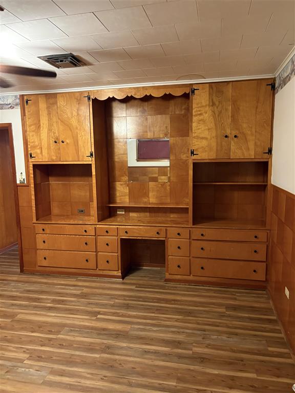 820 East South Street Welsh, LA 70591 - Photo 31 of 38 Desk and built-in storage