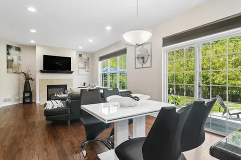$829,000 | 2313 Avalon Drive, Buffalo Grove, IL 60089