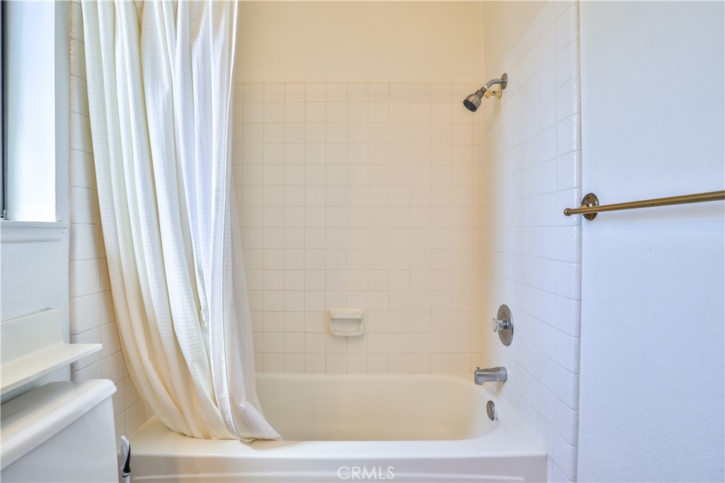 2003 Springcreek Circle Upland, CA 91784 - Photo 28 of 64 a bathroom with a bathtub