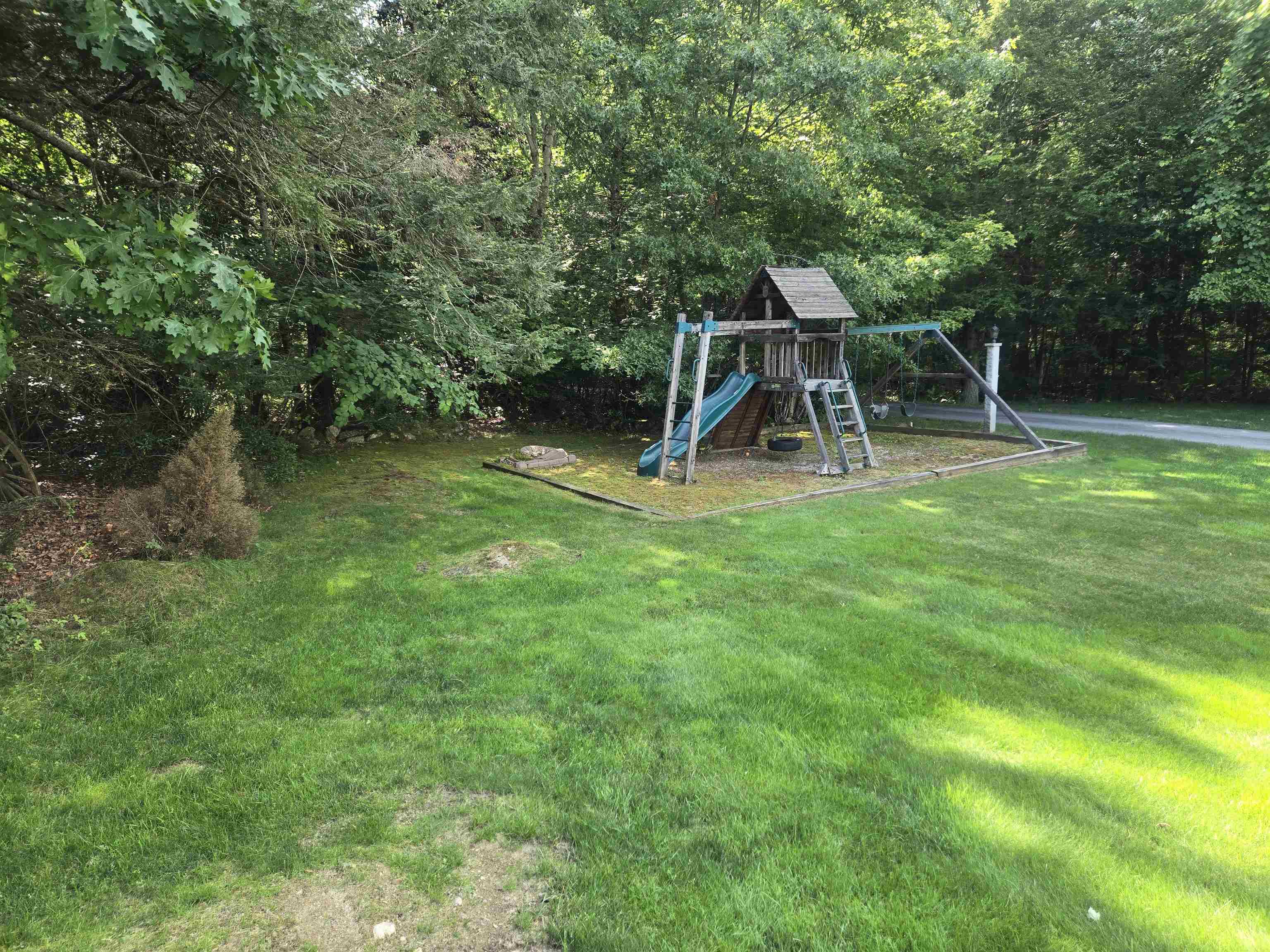 32 Stowell Road Bedford, NH 03110 - Photo 3 of 25