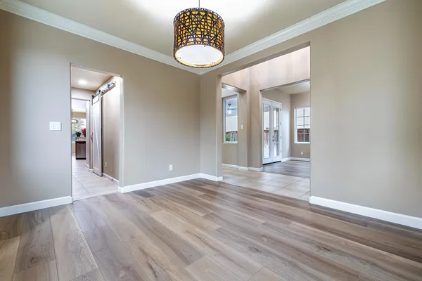 a view of a hallway with windows and entryway