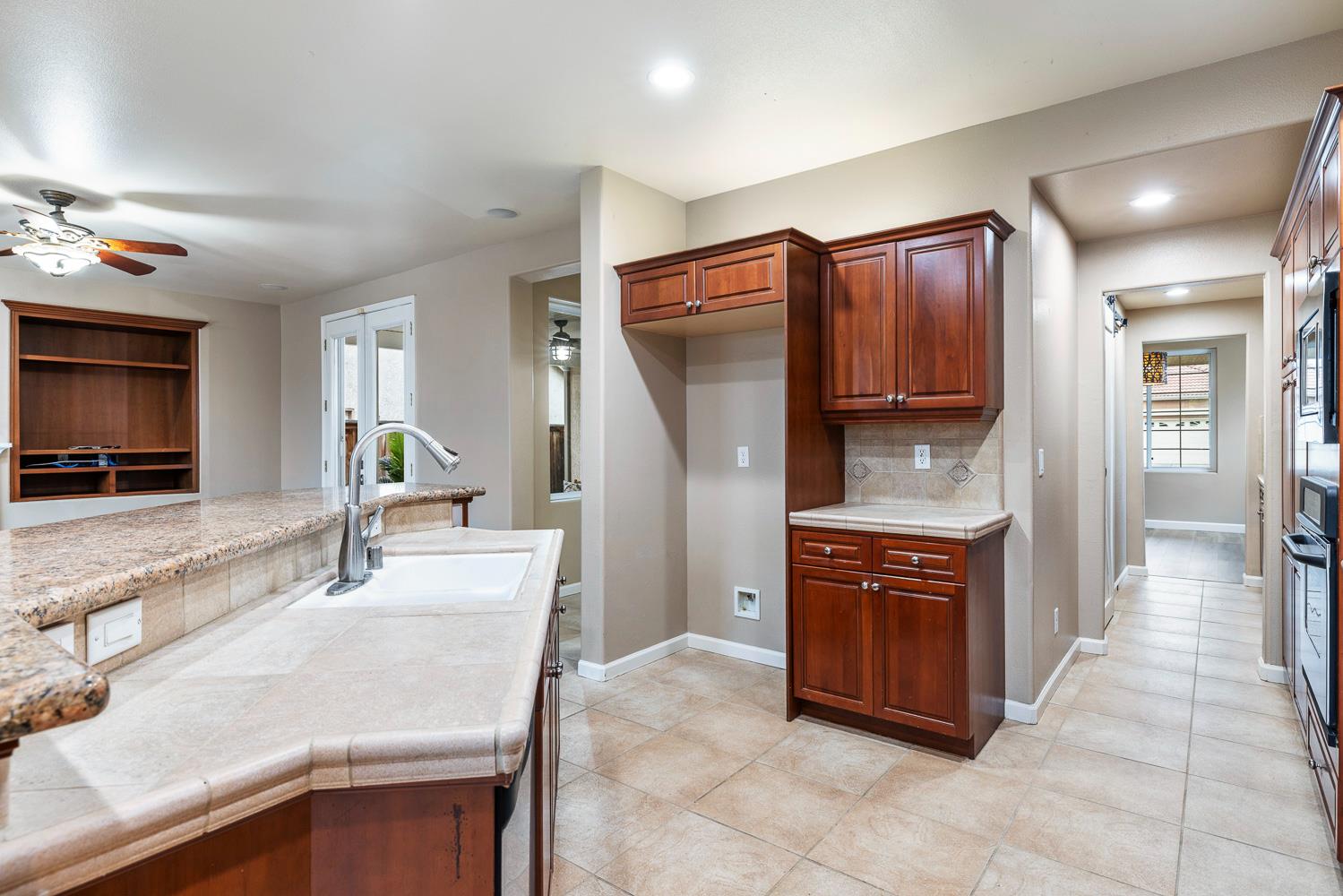 4674 North Arrow Ridge Way Clovis, CA 93619 - Photo 23 of 77 a kitchen with stainless steel appliances granite countertop a refrigerator and a sink