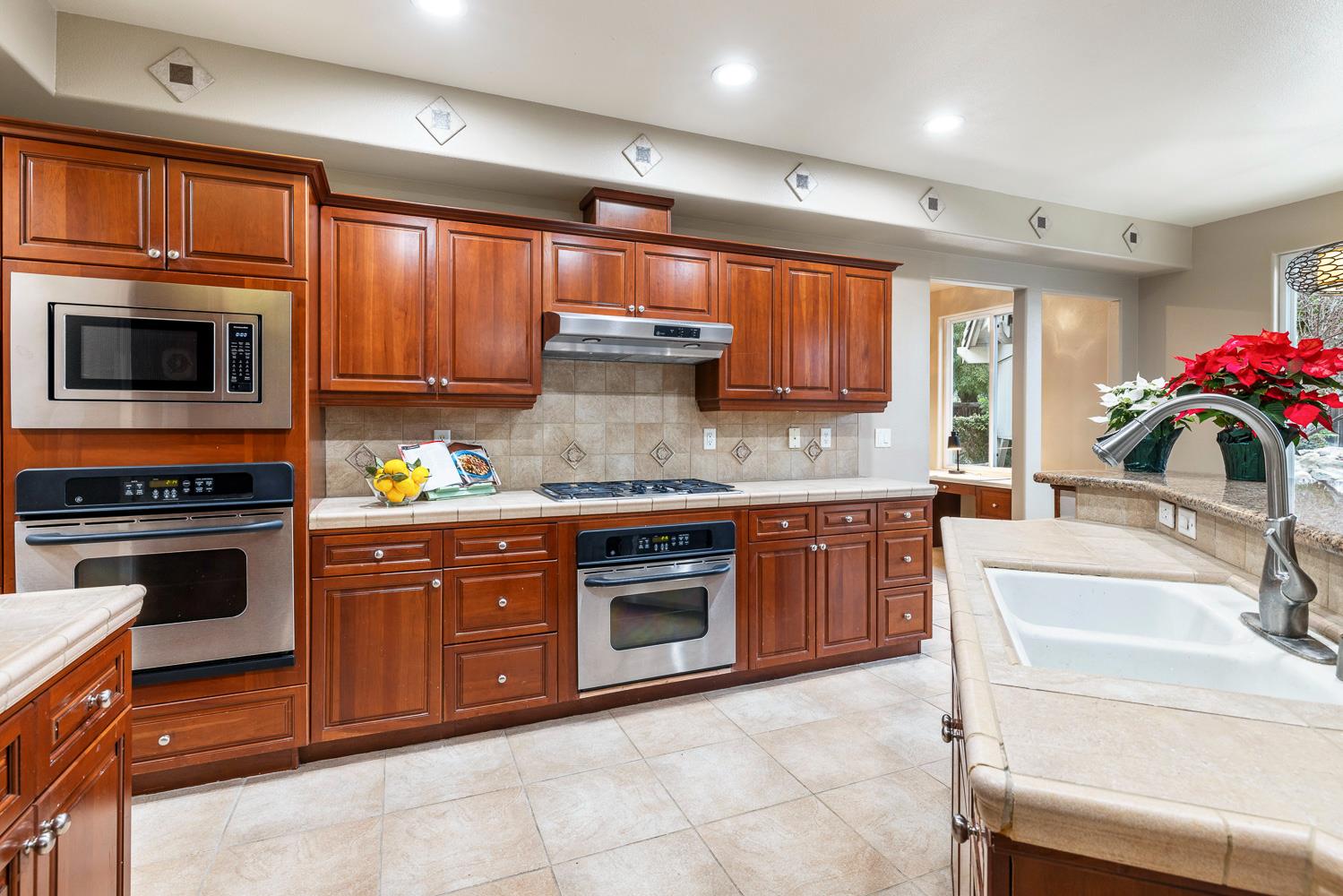 4674 North Arrow Ridge Way Clovis, CA 93619 - Photo 24 of 77