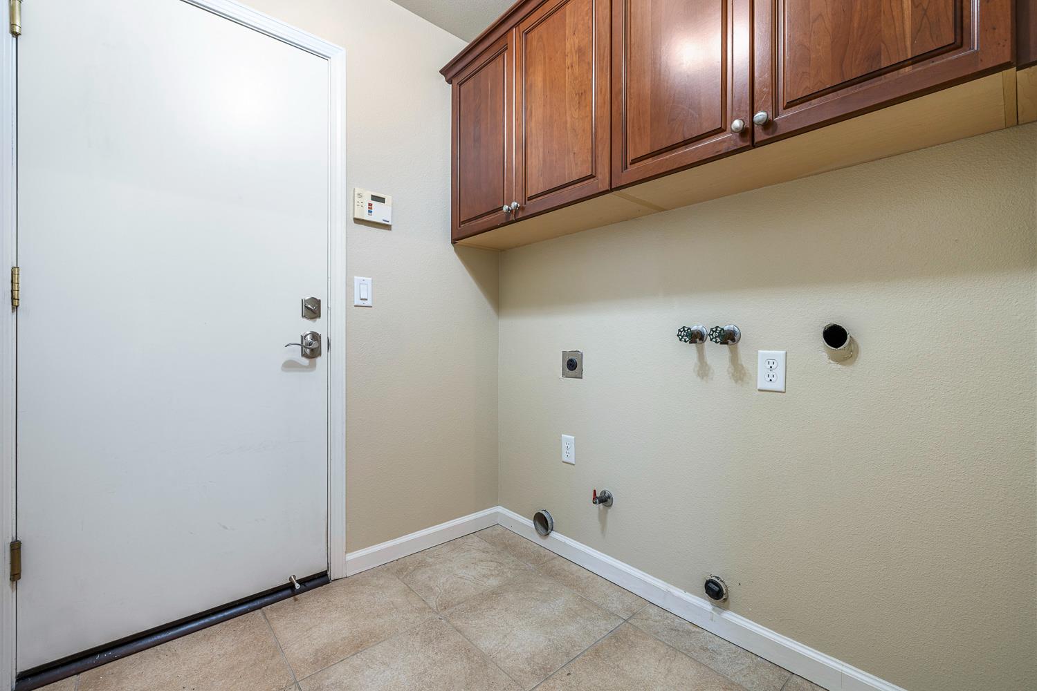 4674 North Arrow Ridge Way Clovis, CA 93619 - Photo 30 of 77 a view of storage area