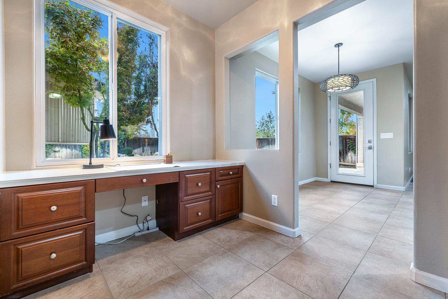 4674 North Arrow Ridge Way Clovis, CA 93619 - Photo 31 of 77 a spacious bathroom with a vanity a sink a mirror and a bathtub