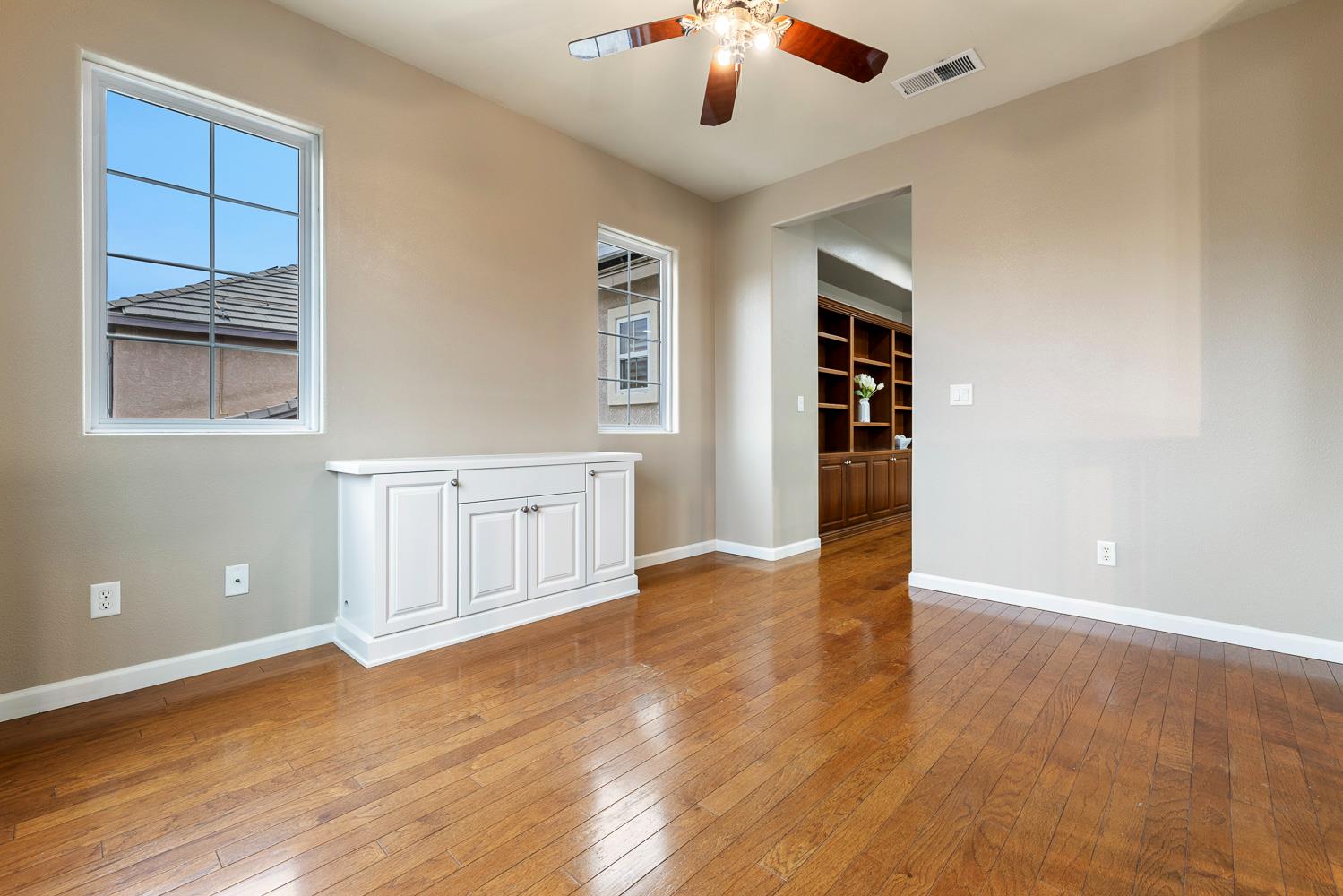 4674 North Arrow Ridge Way Clovis, CA 93619 - Photo 39 of 77 an empty room with cabinet and windows