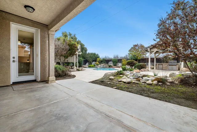 $624,500 | 4674 North Arrow Ridge Way, Clovis, CA 93619