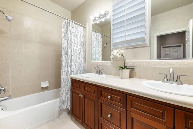 $655,000 | 4674 North Arrow Ridge Way, Clovis, CA 93619