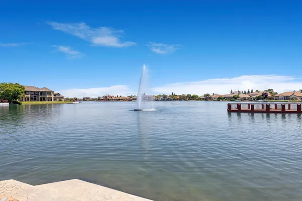 $655,000 | 4674 North Arrow Ridge Way, Clovis, CA 93619