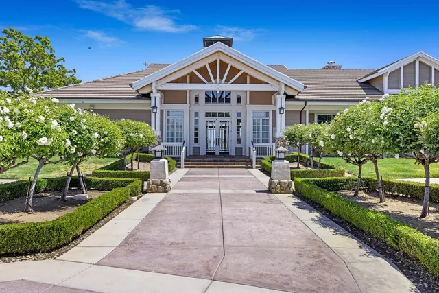 $655,000 | 4674 North Arrow Ridge Way, Clovis, CA 93619