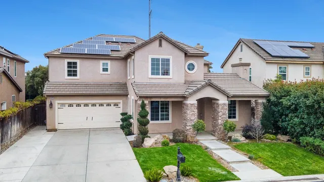 $624,500 | 4674 North Arrow Ridge Way, Clovis, CA 93619