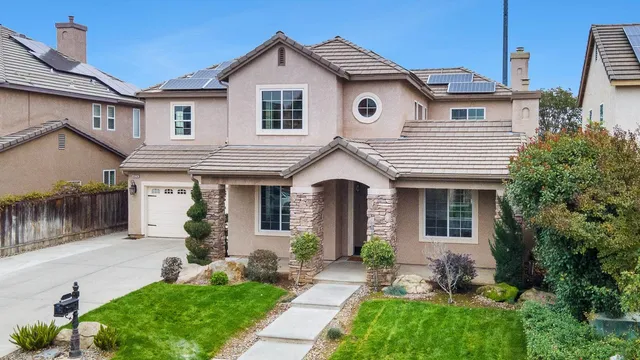 $655,000 | 4674 North Arrow Ridge Way, Clovis, CA 93619