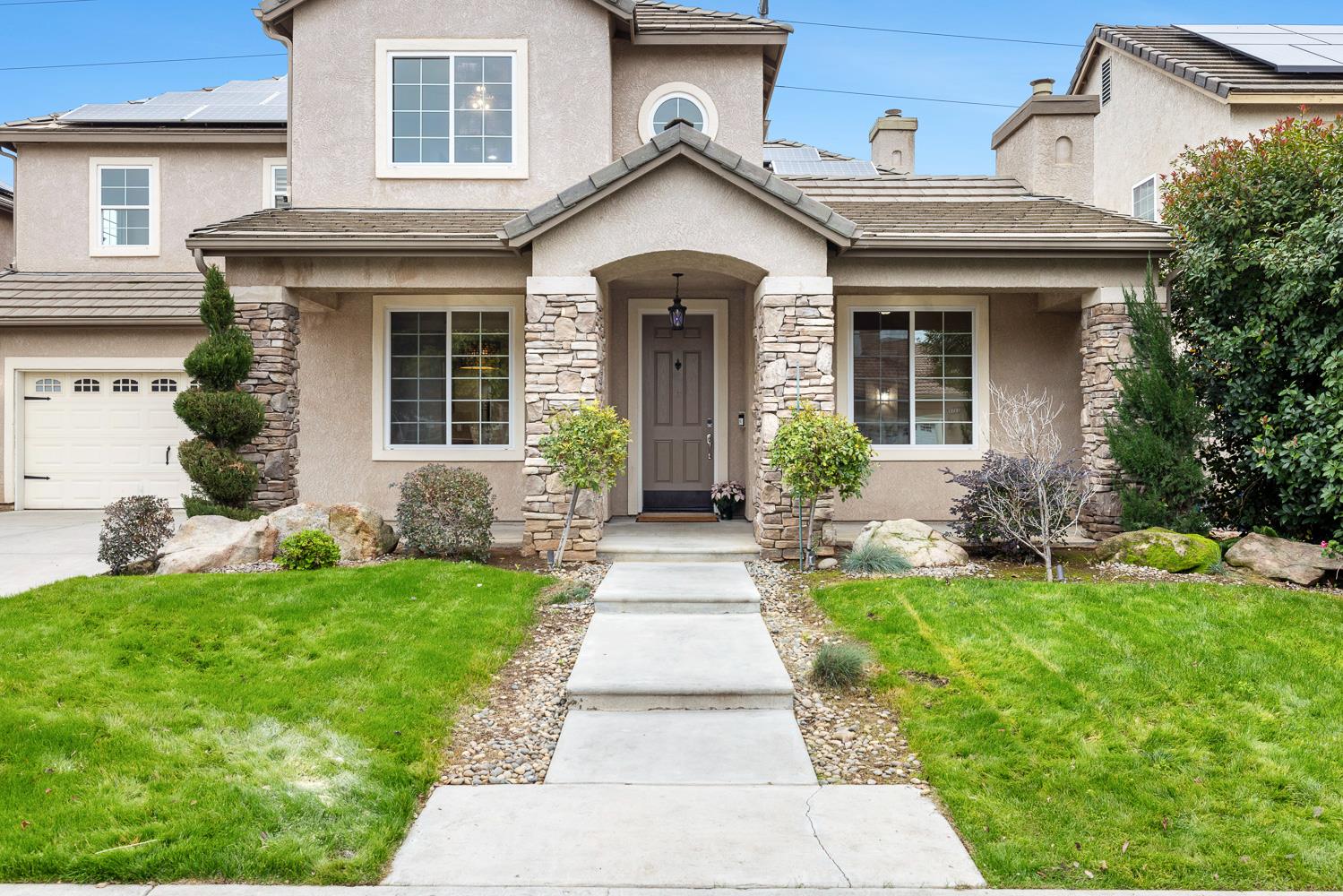4674 North Arrow Ridge Way Clovis, CA 93619 - Photo 7 of 77 front view of a house with a yard