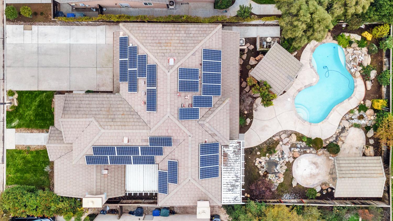 4674 North Arrow Ridge Way Clovis, CA 93619 - Photo 73 of 77 an aerial view of residential houses with outdoor space