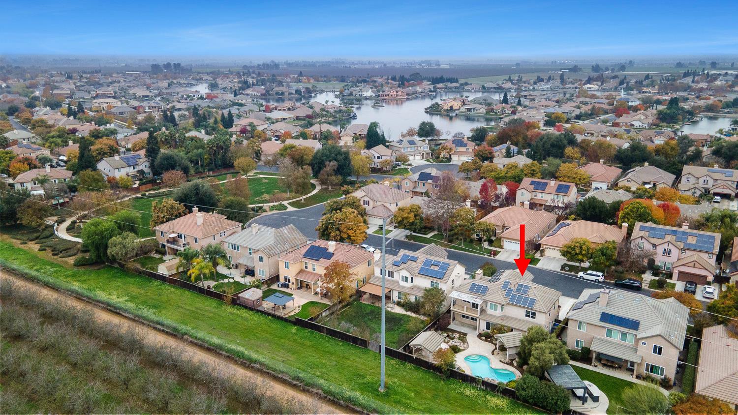 4674 North Arrow Ridge Way Clovis, CA 93619 - Photo 75 of 77 an aerial view of multiple house