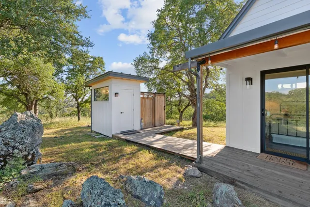 a view of a house with backyard and garden