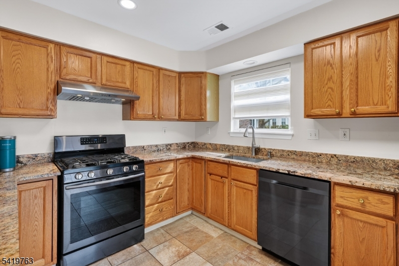 307 Hannah Way Bridgewater, NJ 08807 - Photo 17 of 46