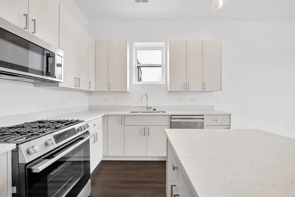 $3,800 | 1952 West Ohio Street, Unit 2E, Chicago, IL 60622