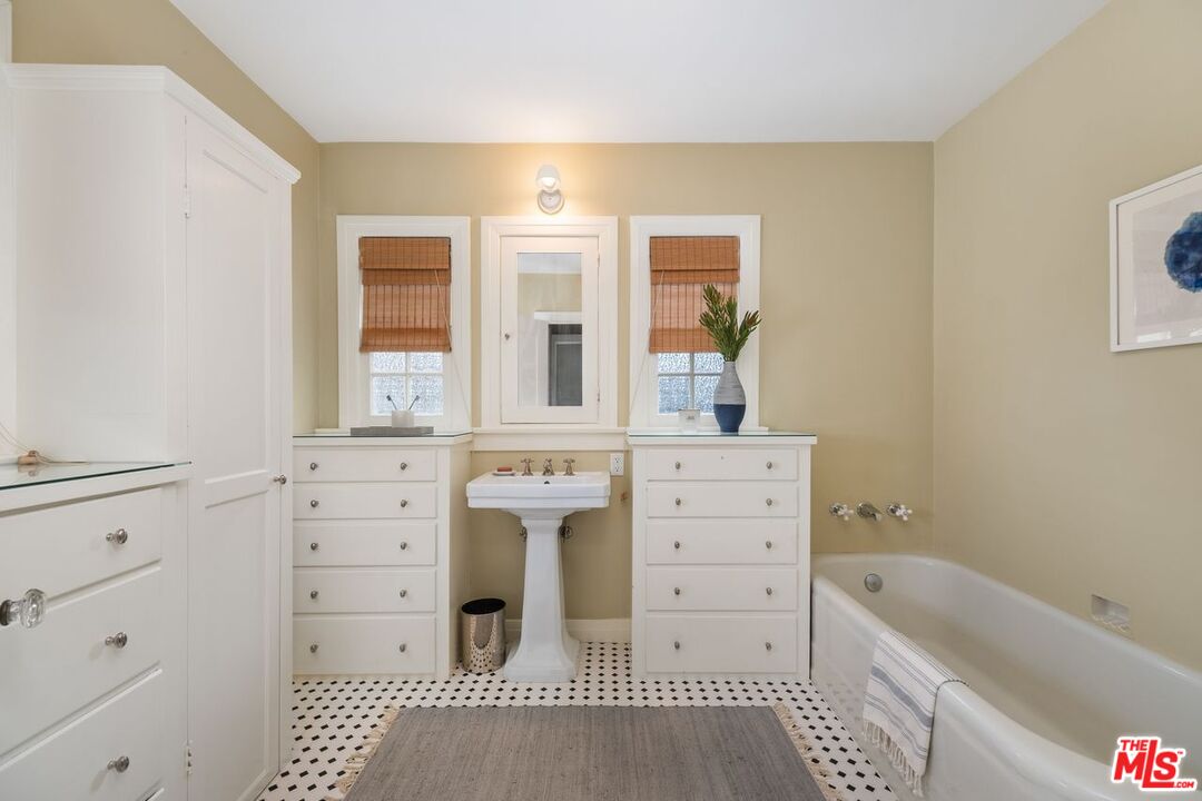 224 Lorraine Boulevard Los Angeles, CA 90004 - Photo 24 of 32