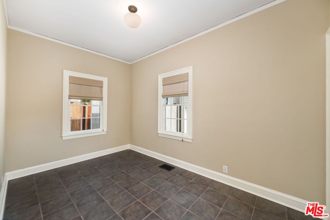 224 Lorraine Boulevard Los Angeles, CA 90004 - Photo 26 of 32