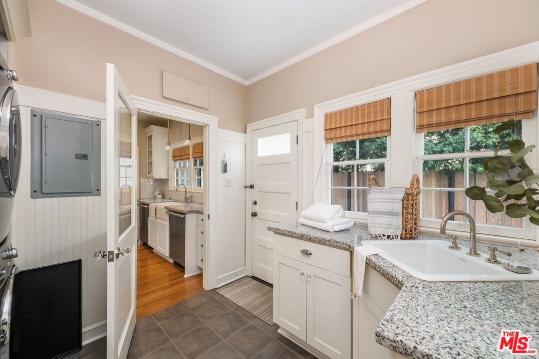 224 Lorraine Boulevard Los Angeles, CA 90004 - Photo 27 of 32