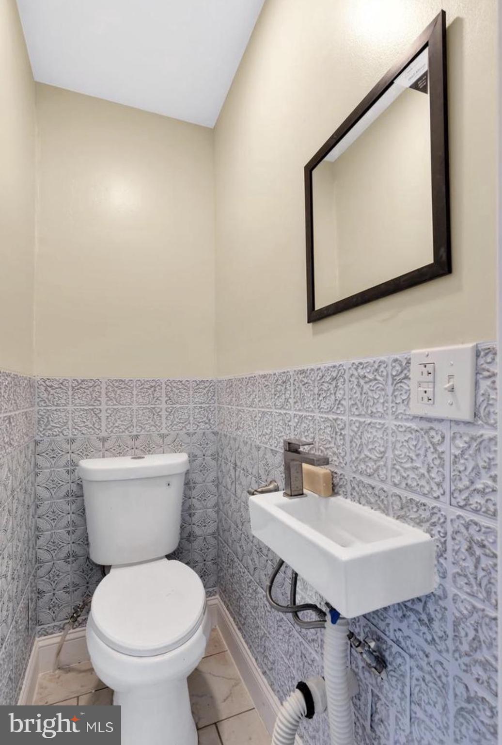 7026 Clinton Road Upper Darby, PA 19082 - Photo 4 of 8