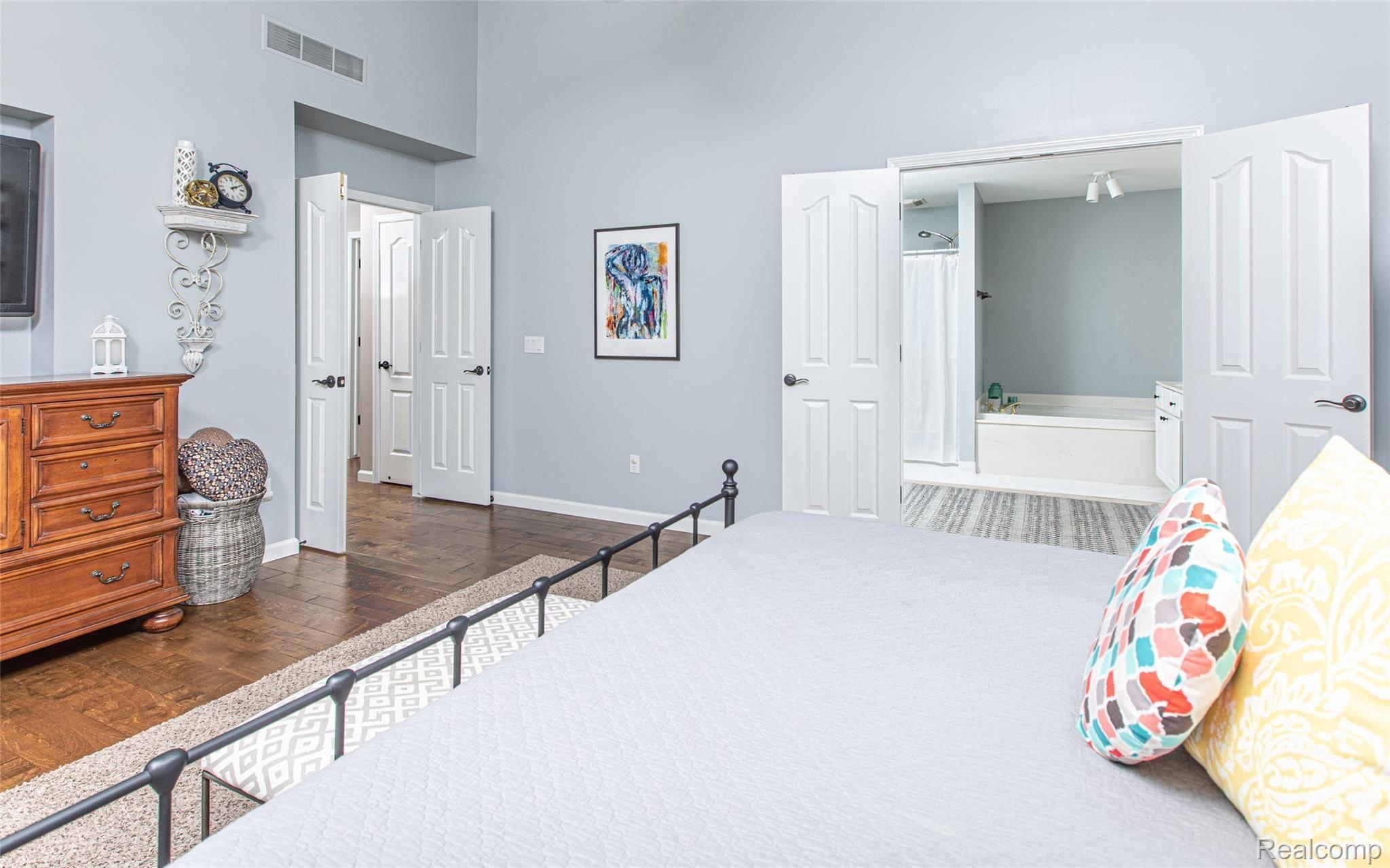 1915 Catlin Drive Rochester, MI 48306 - Photo 20 of 39 20 - Master Bedroom.jpg